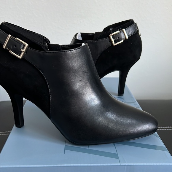 Jasmine suede & leather black buckled booties round toe - Picture 1 of 9